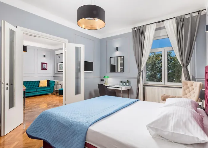 Tiziano-belveder With Private Garage Apartament