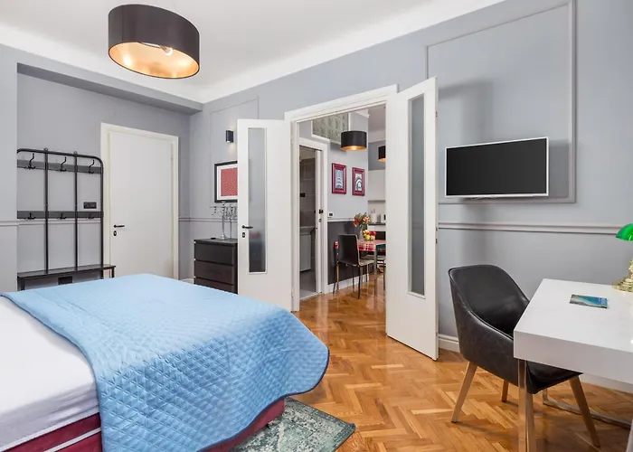 Tiziano-belveder With Private Garage Apartament