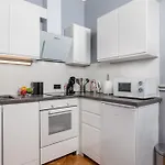 Tiziano-belveder With Private Garage Apartman
