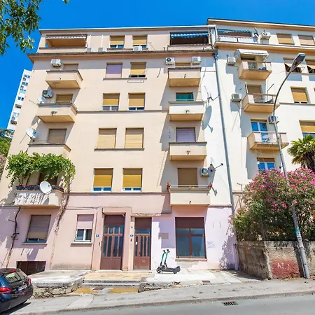 Tiziano-belveder With Private Garage Apartamento *