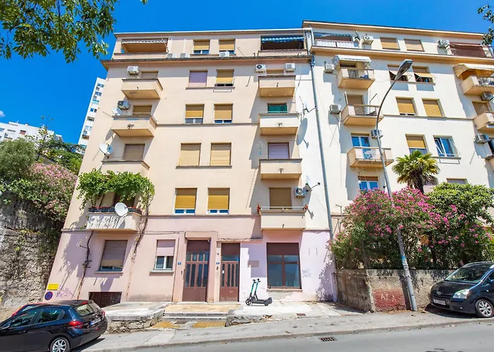 Tiziano-belveder With Private Garage Apartament *